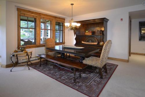 A-208 Westwall 04 dining room