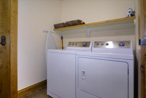 WestWall B202 07 laundry room