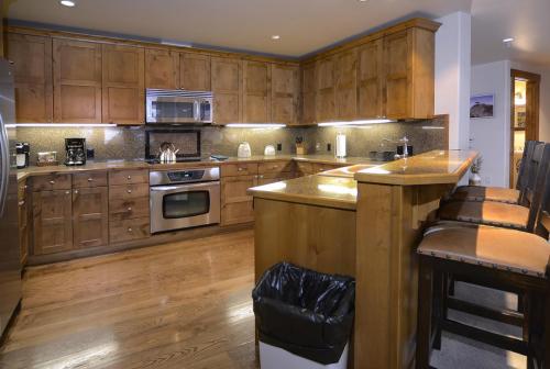 WestWall C203 09 kitchen