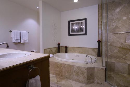WestWall C203 11 bathroom 1