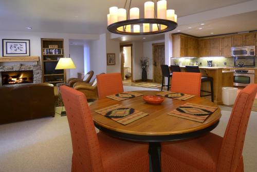 WestWall C204 10 dining room